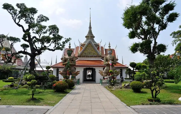 Wat Arun or the Temple of Dawn Photo Don Ramey Logan