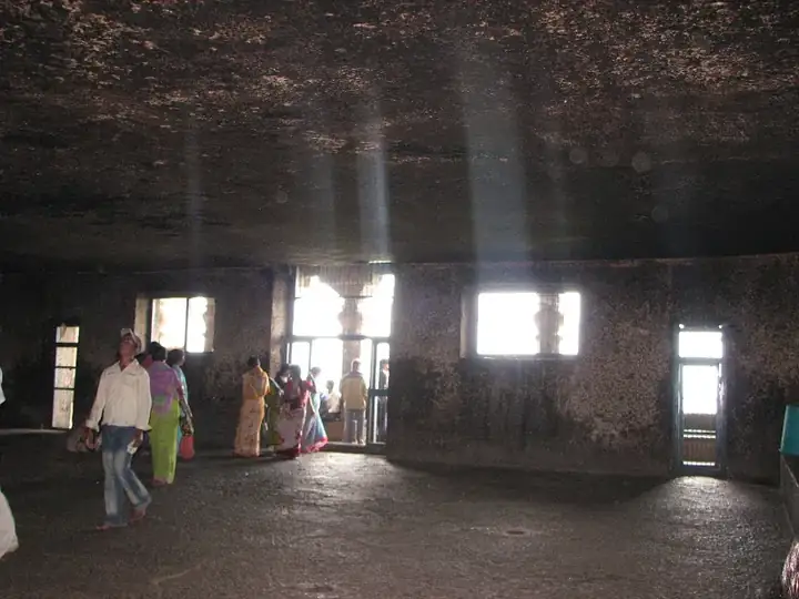 Lenyadri interior