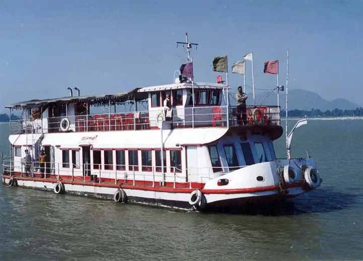 Jalporee river curise on Brahmaputra