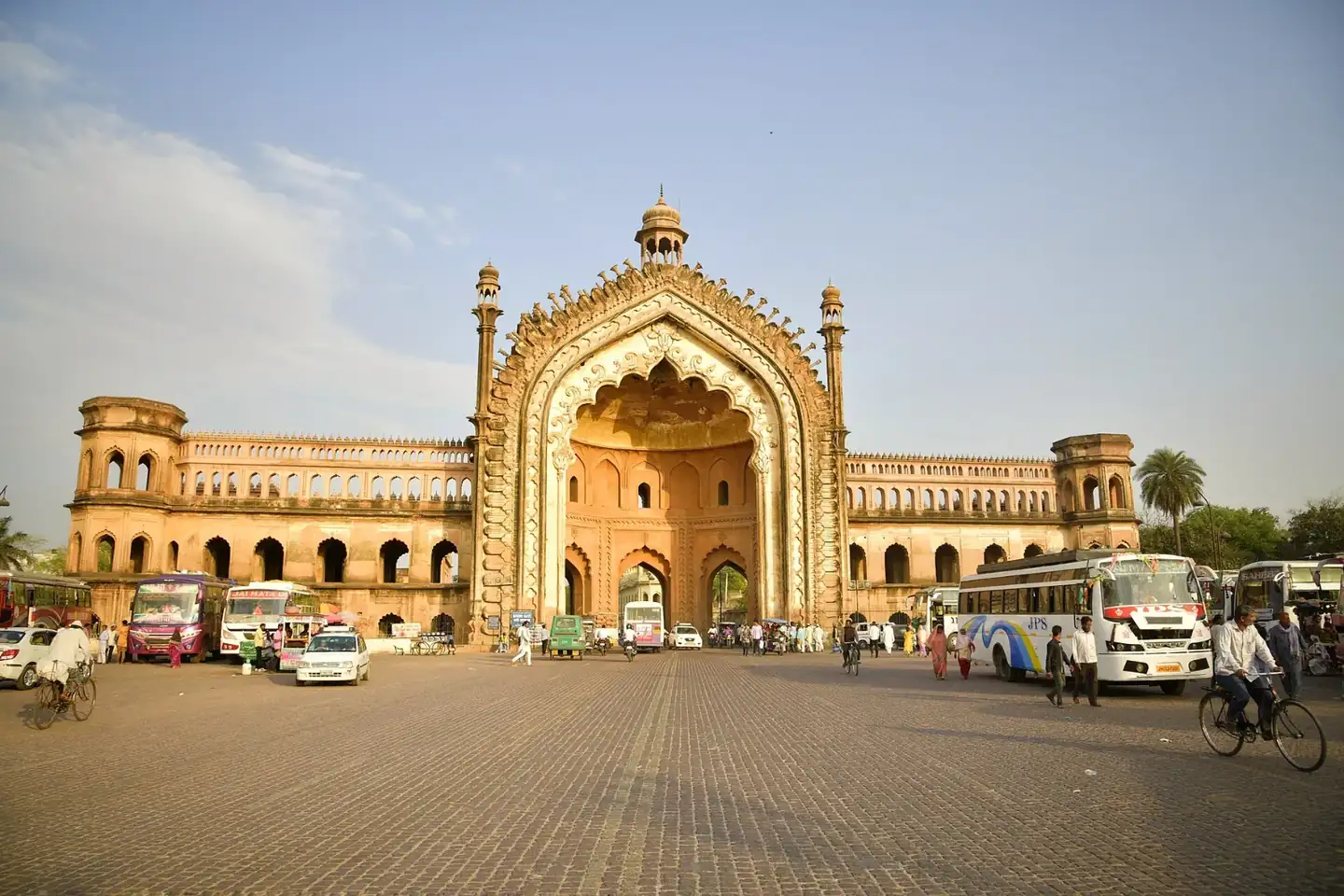 Rumi Darwaza - -01