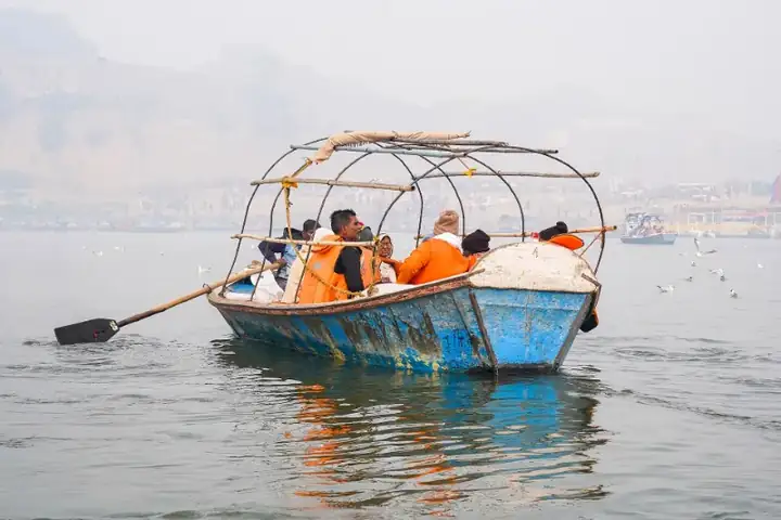 Boat Pilgrims Triveni Sangam Allahabad
