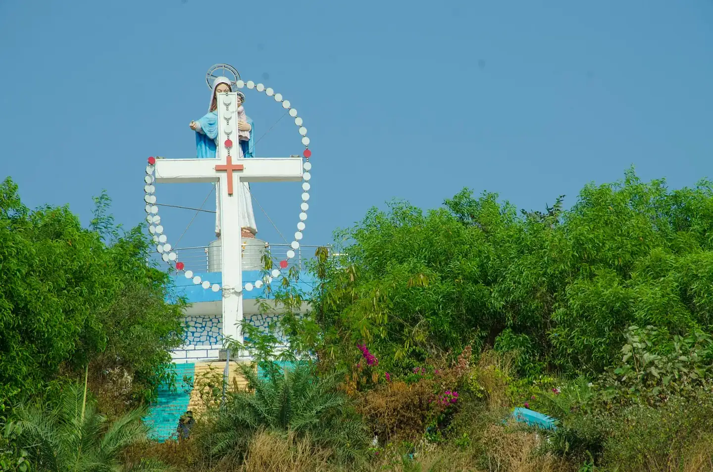Cross near Velankanni Beach, Uttan