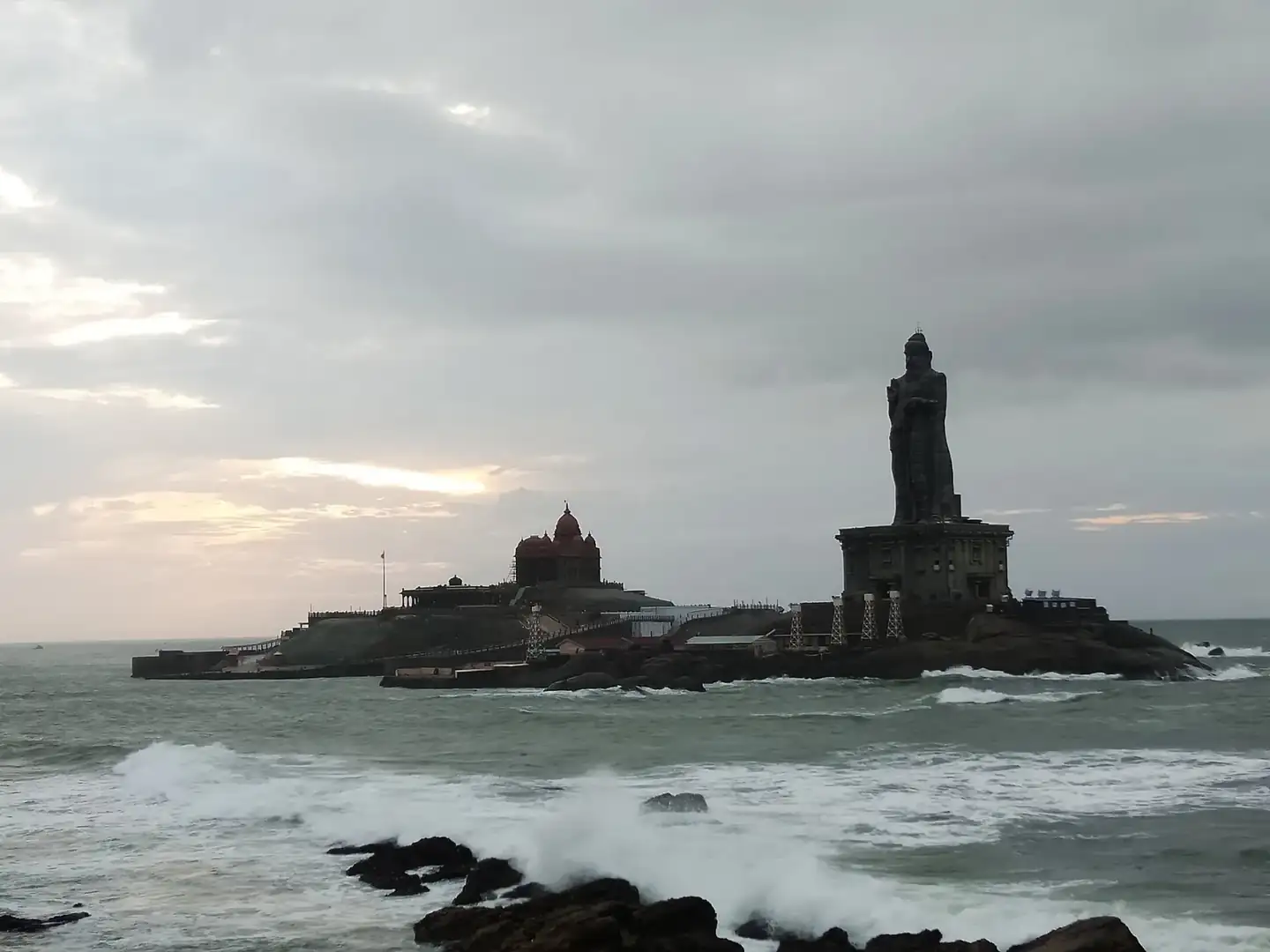 Kanyakumari thiruvalluvar statue