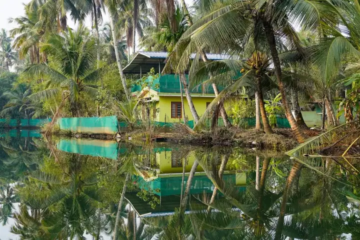 House Canal Munroe Island Kerala