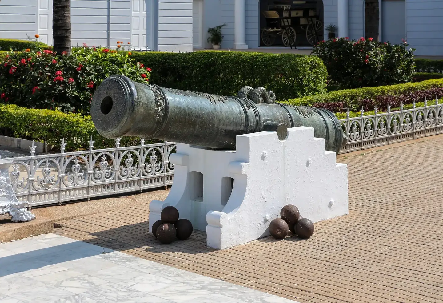 Falaknuma Palace - Cannon