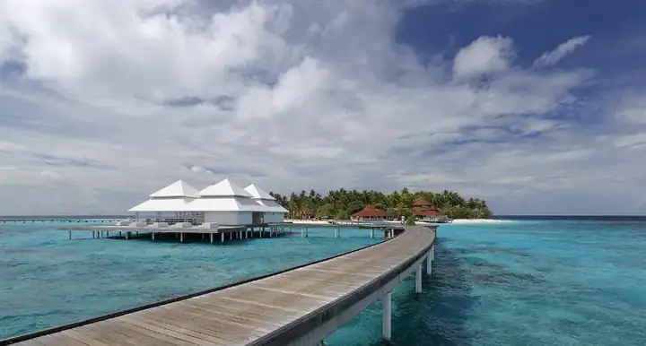 Diamonds Thudufushi Beach and Water Villas, May -04