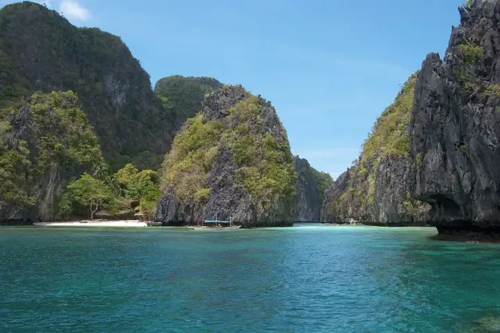 Limestone island in Bacuit Bay, El Nido, Palawan, Philippines