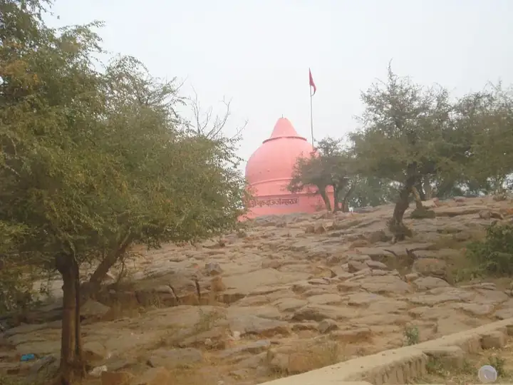 Shri Look Look Dauji Maharaj Temple at Govardhan Dham - panoramio
