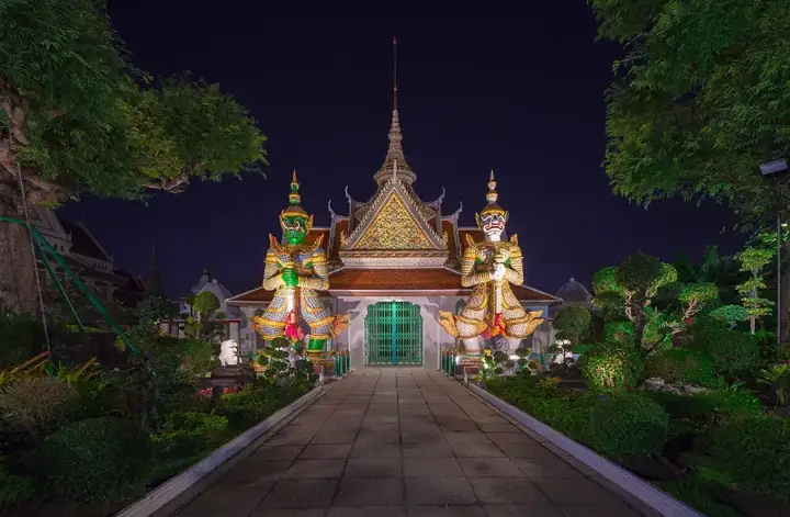 Wat Arun, entrance