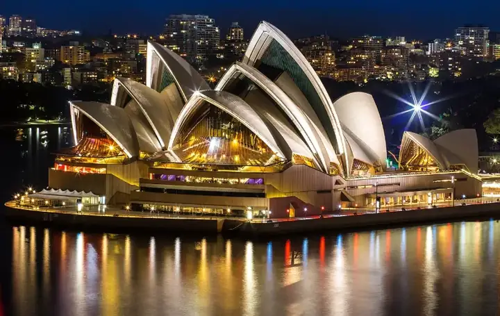 Sydneyoperahouse at night