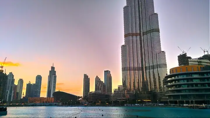 The Dubai Fountain & Burj Khalifa Pixabay