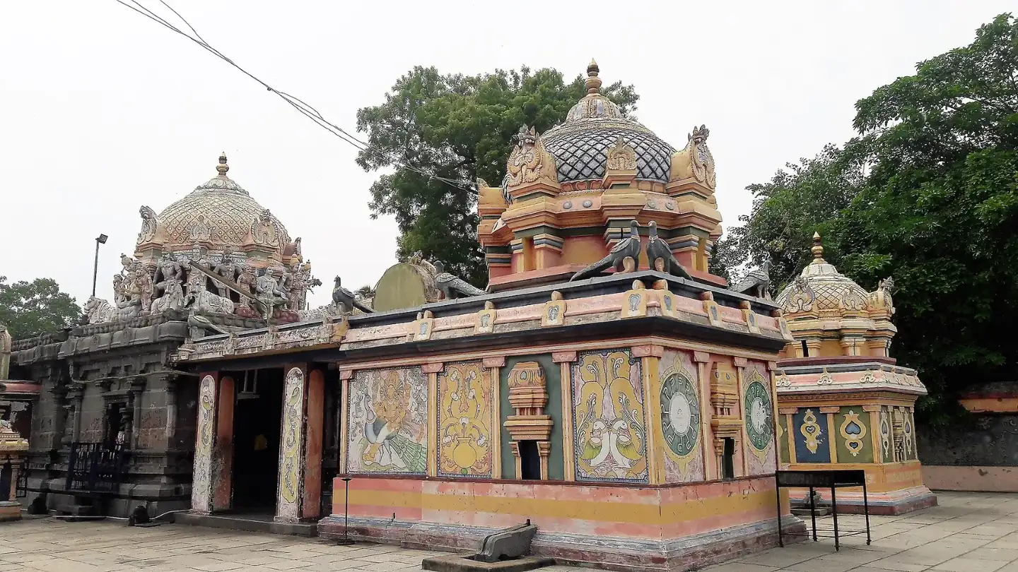 Irumbai Makalam