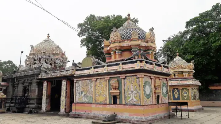 Irumbai Makalam
