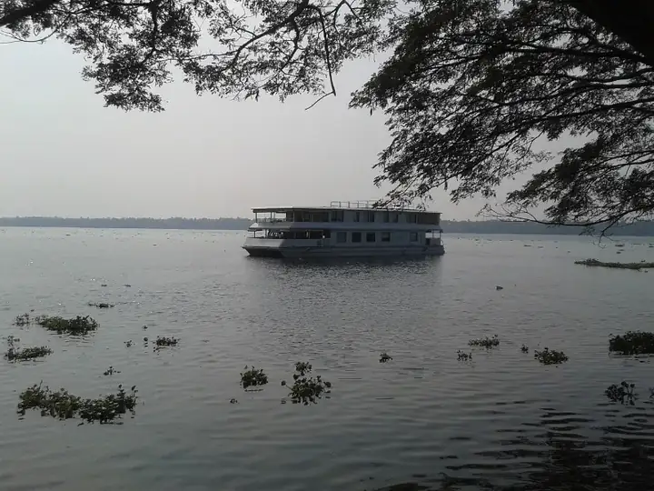 Houseboat vembanad lake