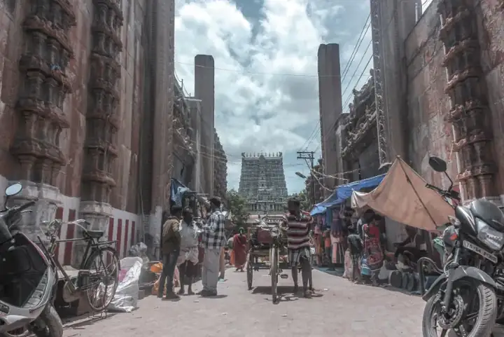 Madurai Meenakshi Amman Temple street