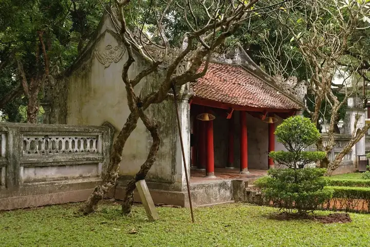 Dai Trung gate, Temple of Literature, Hanoi, Vietnam