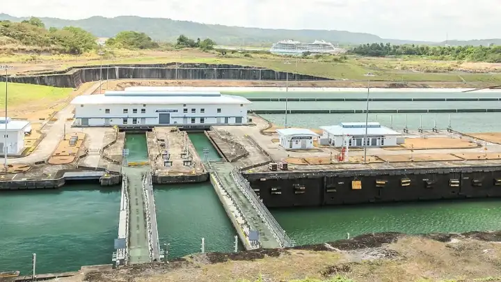 Panama Canal, Agua Clara locks