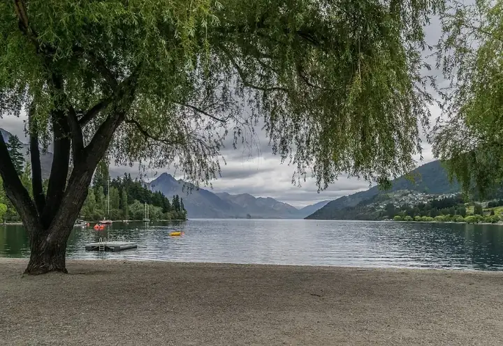 Shore of the Lake Wakatipu in Queenstown