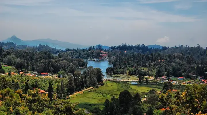 Kodaikanal Lake mountian view
