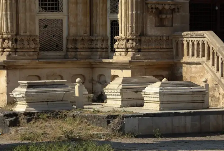 Tombs in the Mahabat Maqbara