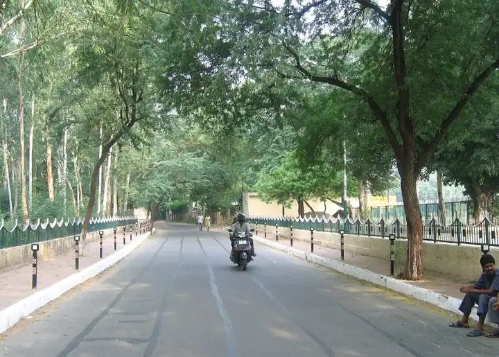 Delhi Safdarjung Railway Station