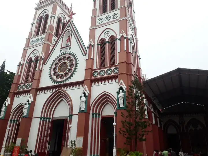 Front building of Pondicherry Sacred Heart Church