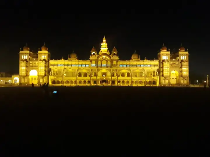Mysore palace at night