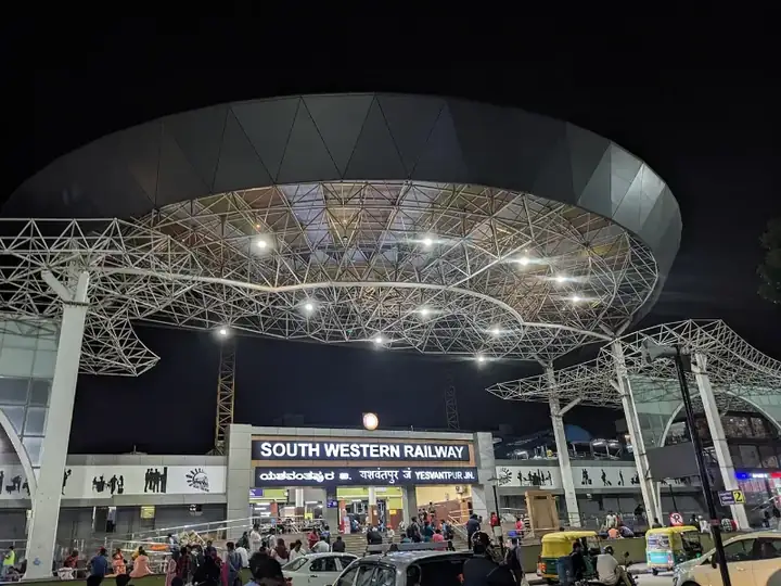 Yesvantpur Station at night