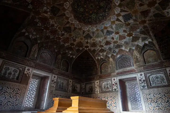 Cenotaphs and the interior of the tomb of Itimad ud Daulah