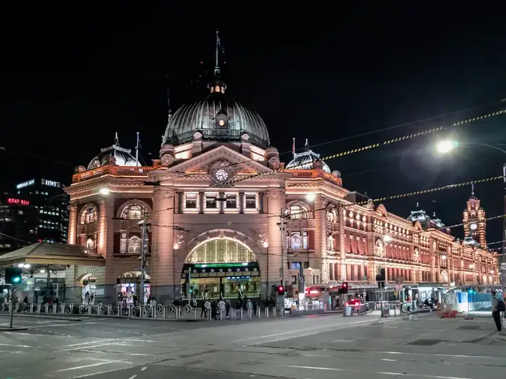 Melbourne , Flinders Street Railway Station