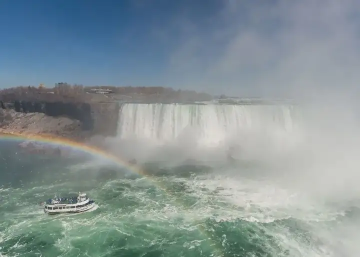 Maid of the Mist VII approaching the Horseshoe Falls, West view
