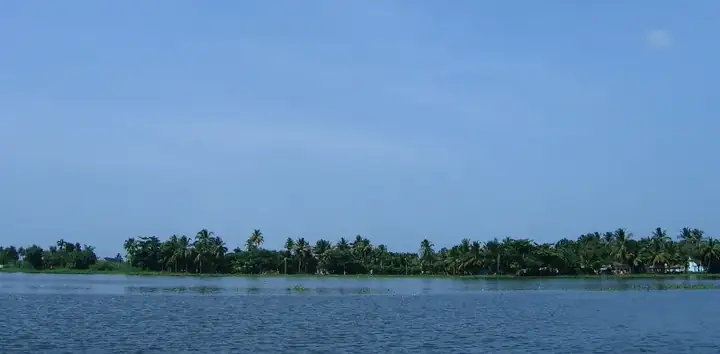 Scenes fom Vembanad lake en route Alappuzha